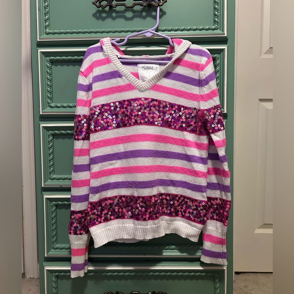 Cute sequin sweater with hood.